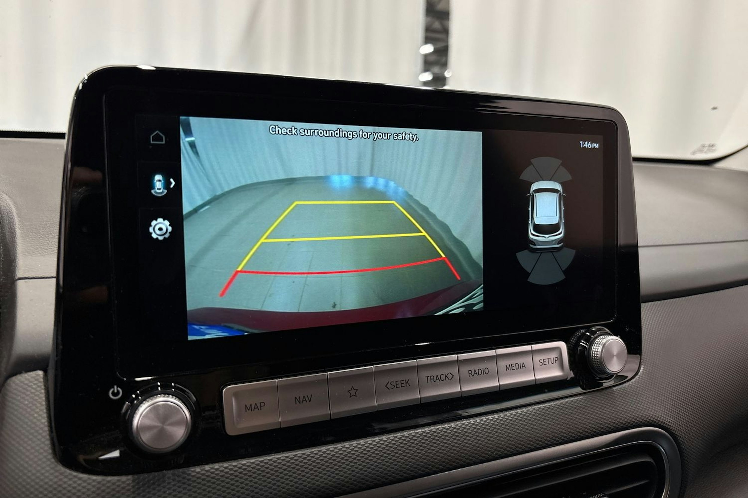 punainen Hyundai KONA 2023 kuva 24.