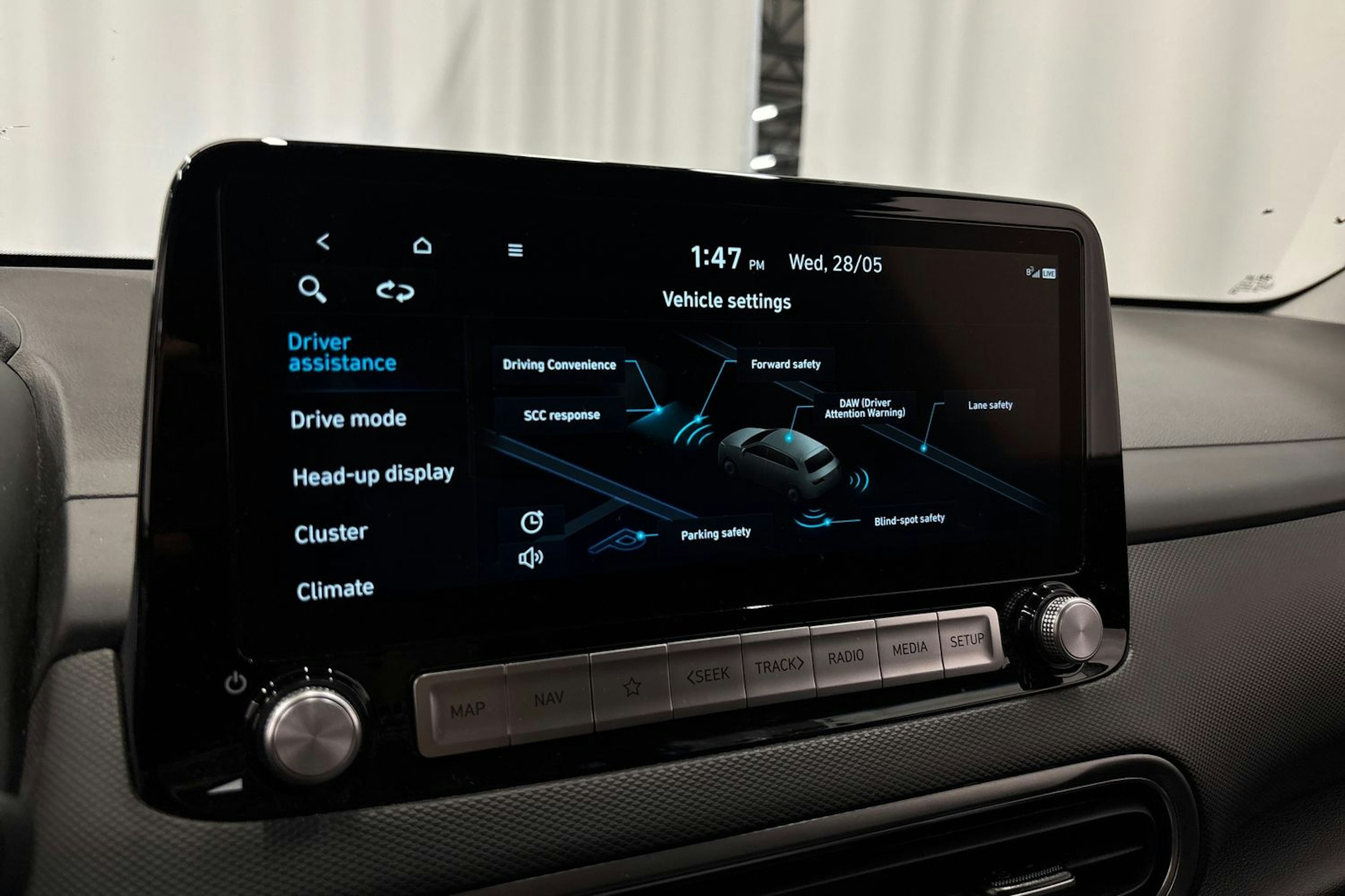 punainen Hyundai KONA 2023 kuva 25.