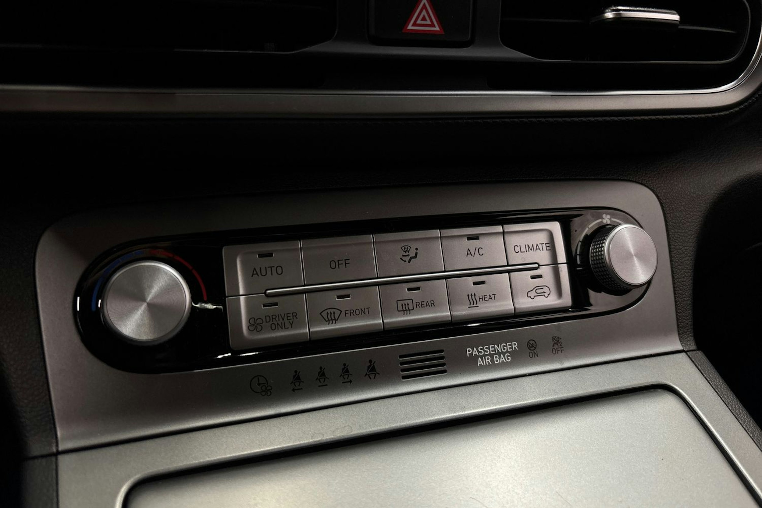 punainen Hyundai KONA 2023 kuva 27.