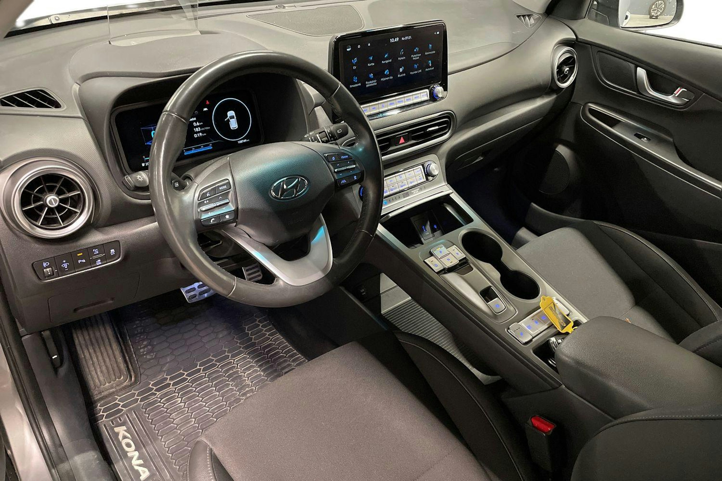 met. harmaa Hyundai KONA 2023 kuva 7.
