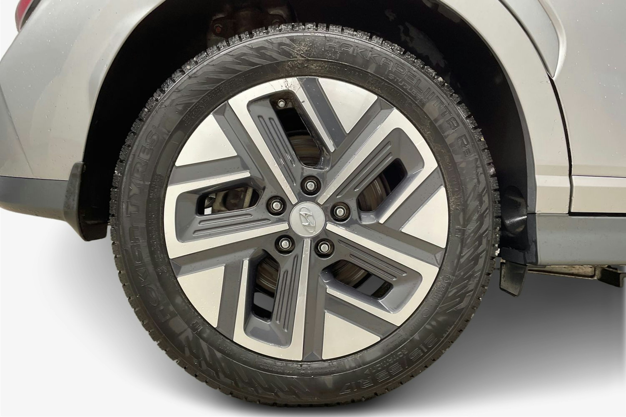 met. harmaa Hyundai KONA 2023 kuva 11.