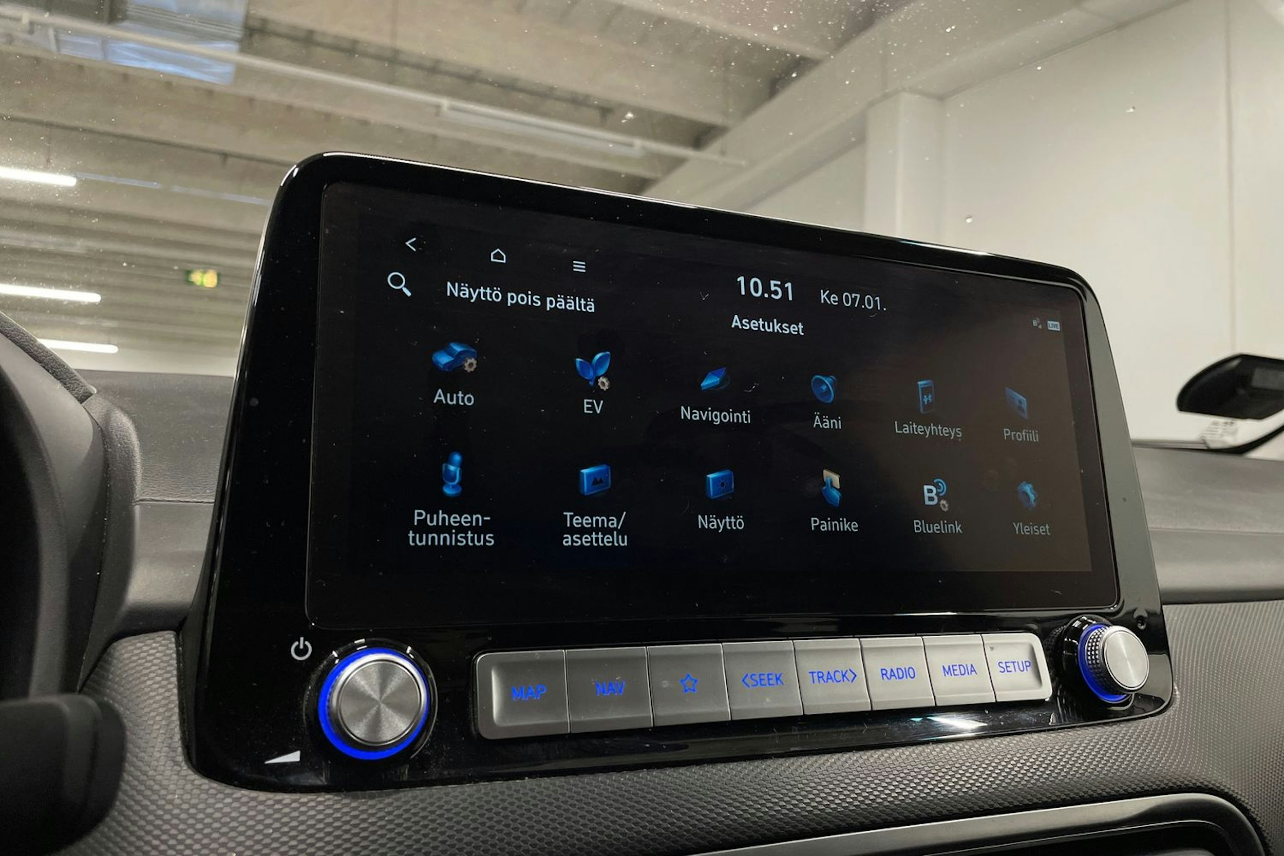 met. harmaa Hyundai KONA 2023 kuva 19.