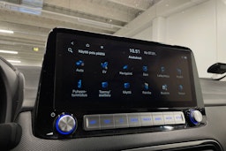 met. harmaa Hyundai KONA 2023 kuva 19.