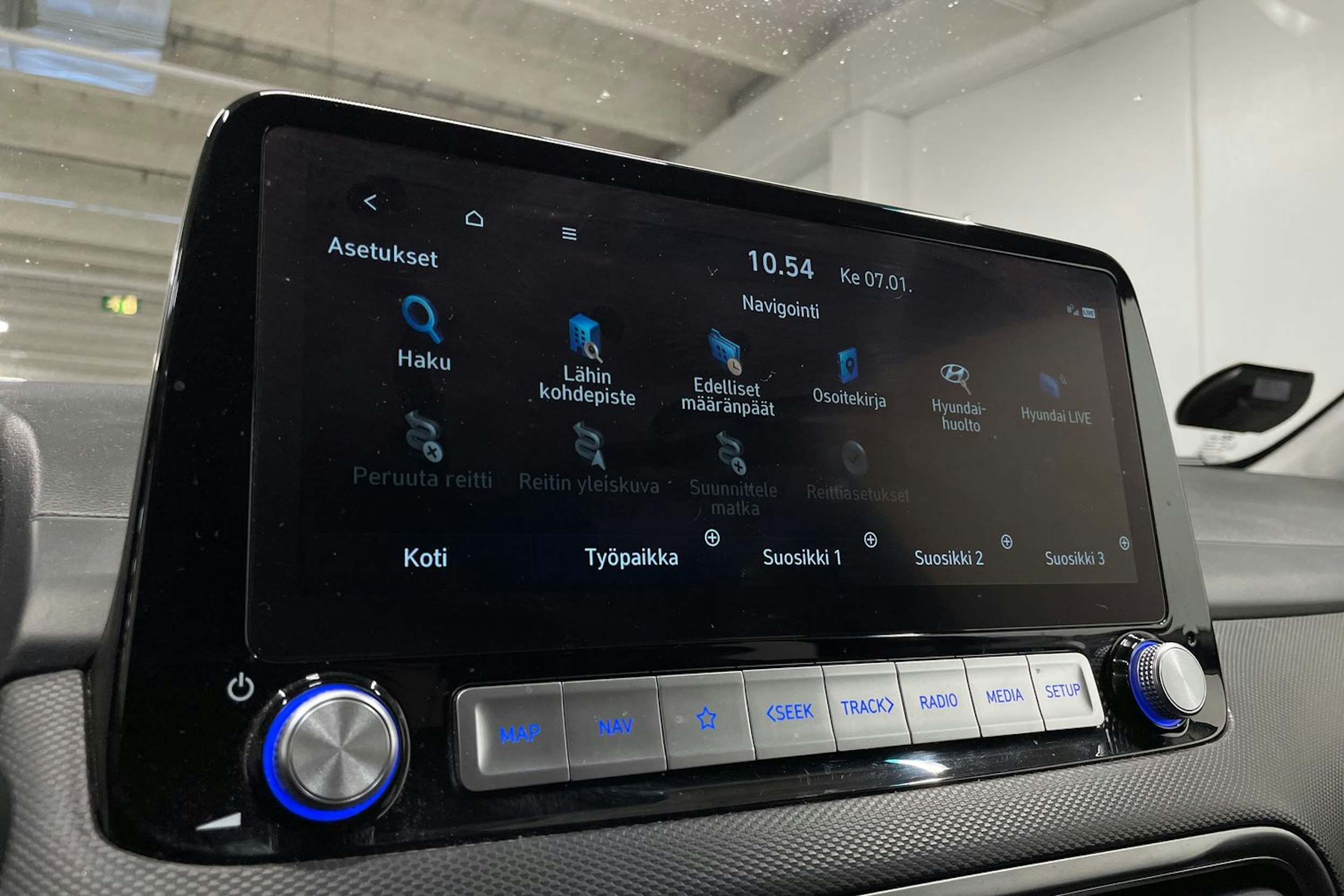 met. harmaa Hyundai KONA 2023 kuva 20.