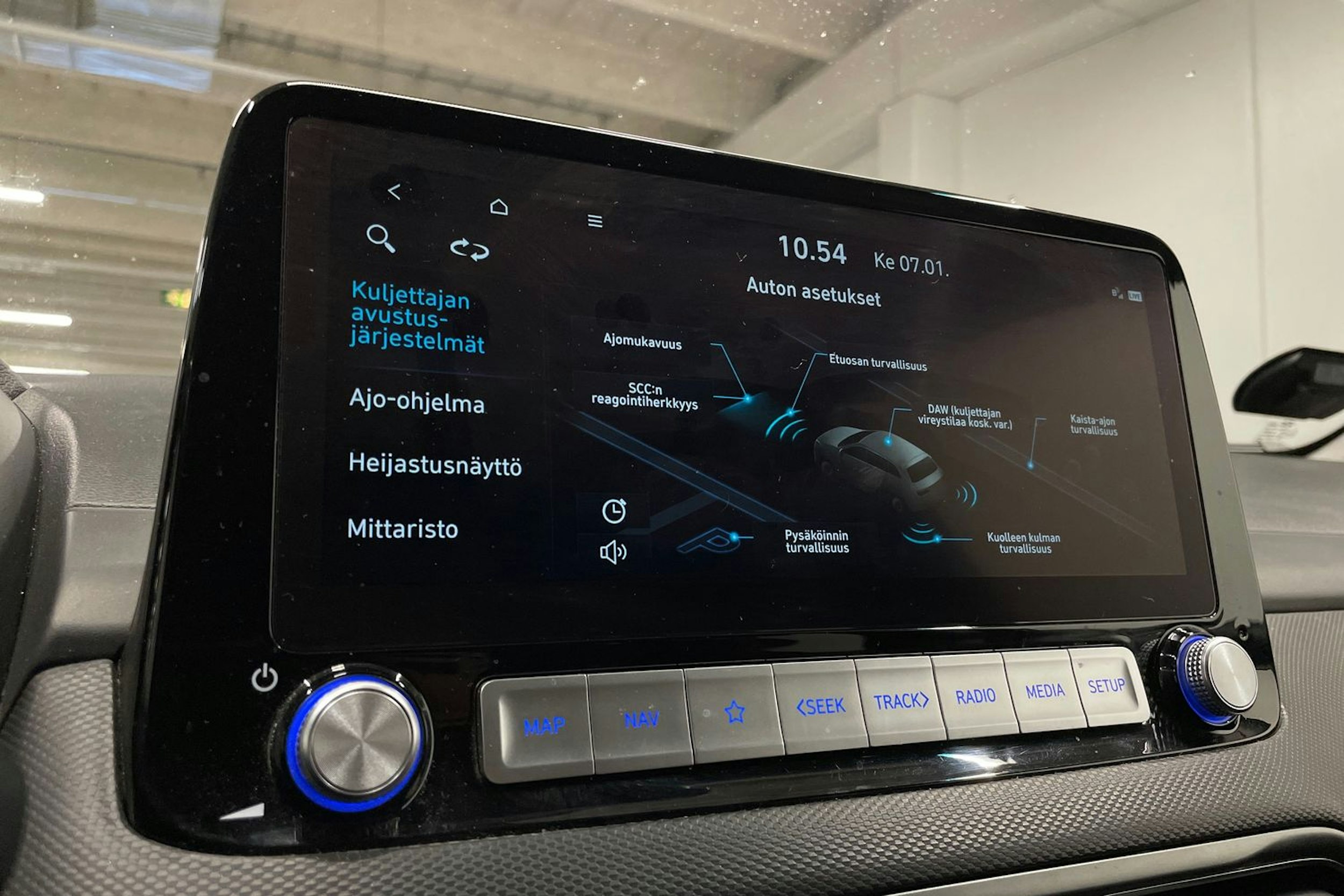 met. harmaa Hyundai KONA 2023 kuva 22.