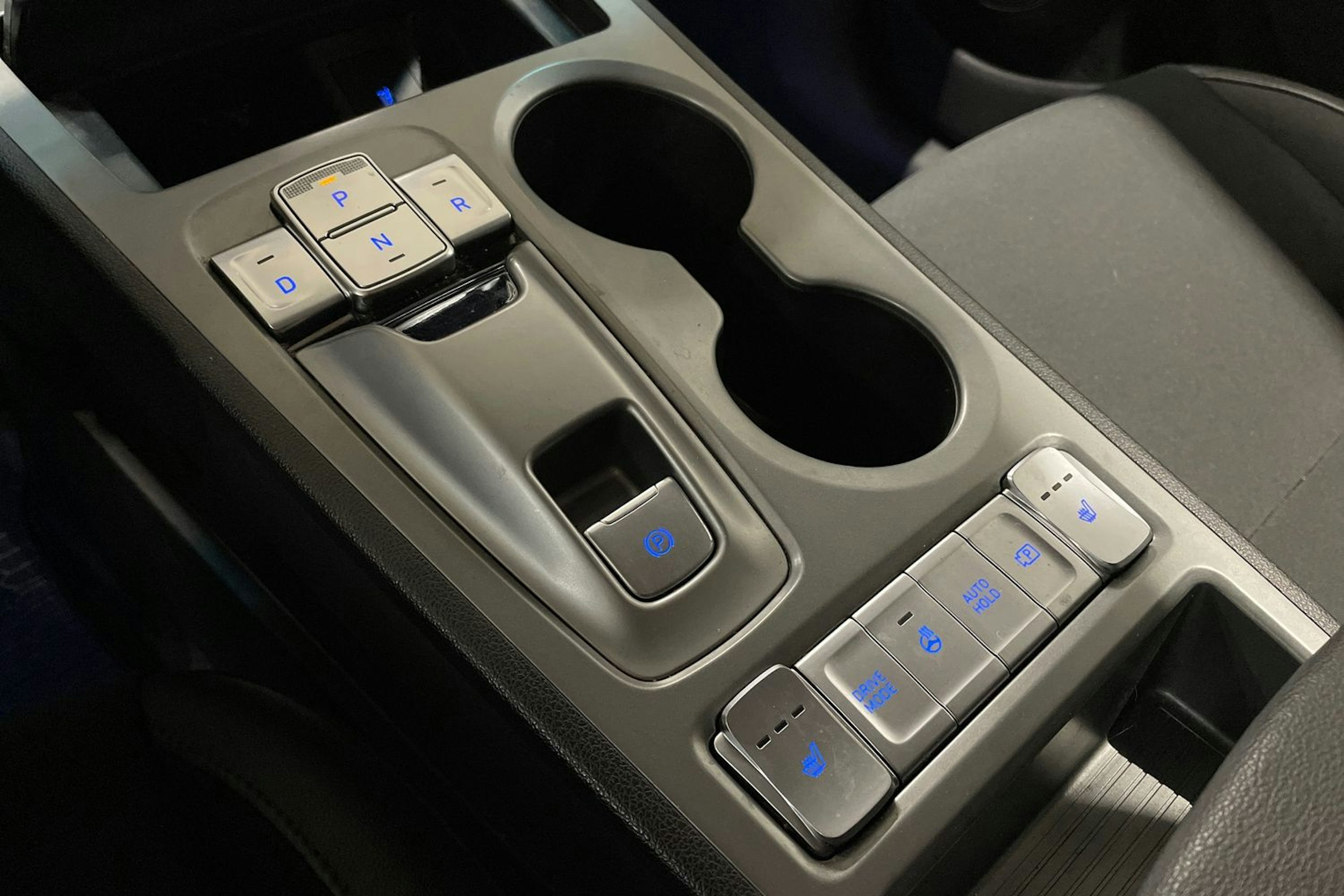 met. harmaa Hyundai KONA 2023 kuva 24.