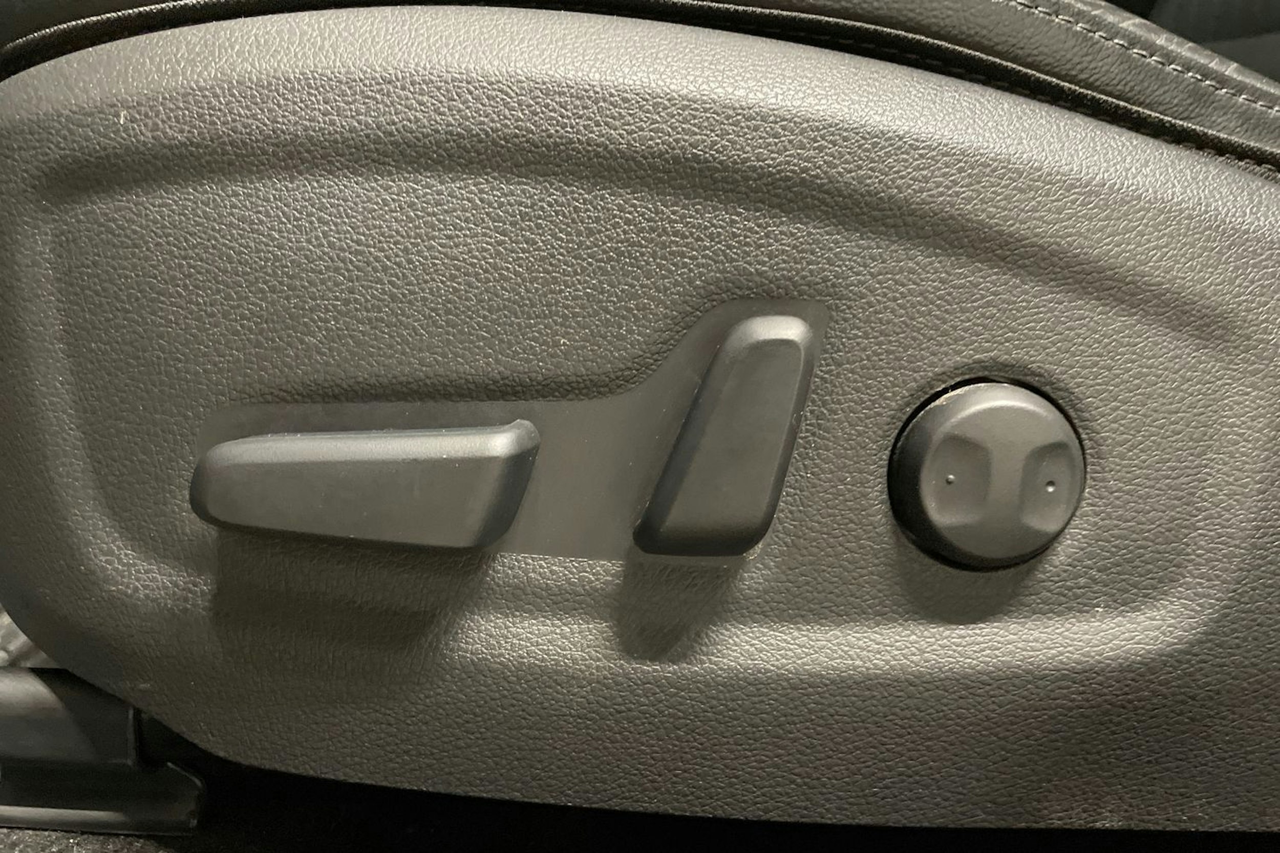 met. harmaa Hyundai KONA 2023 kuva 29.