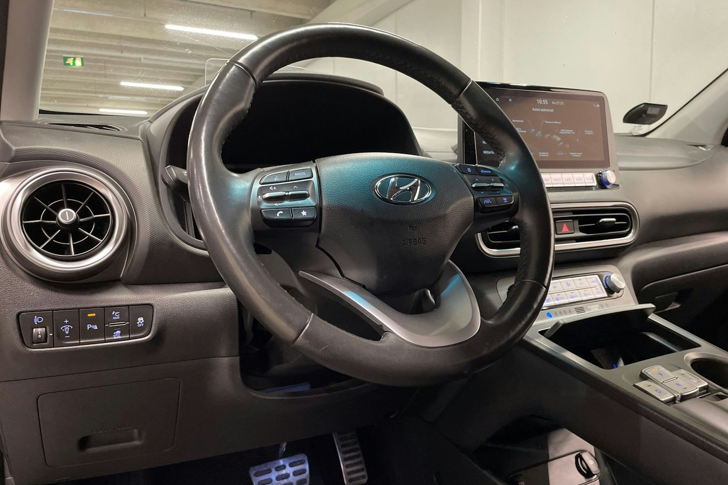 met. harmaa Hyundai KONA 2023 kuva 30.