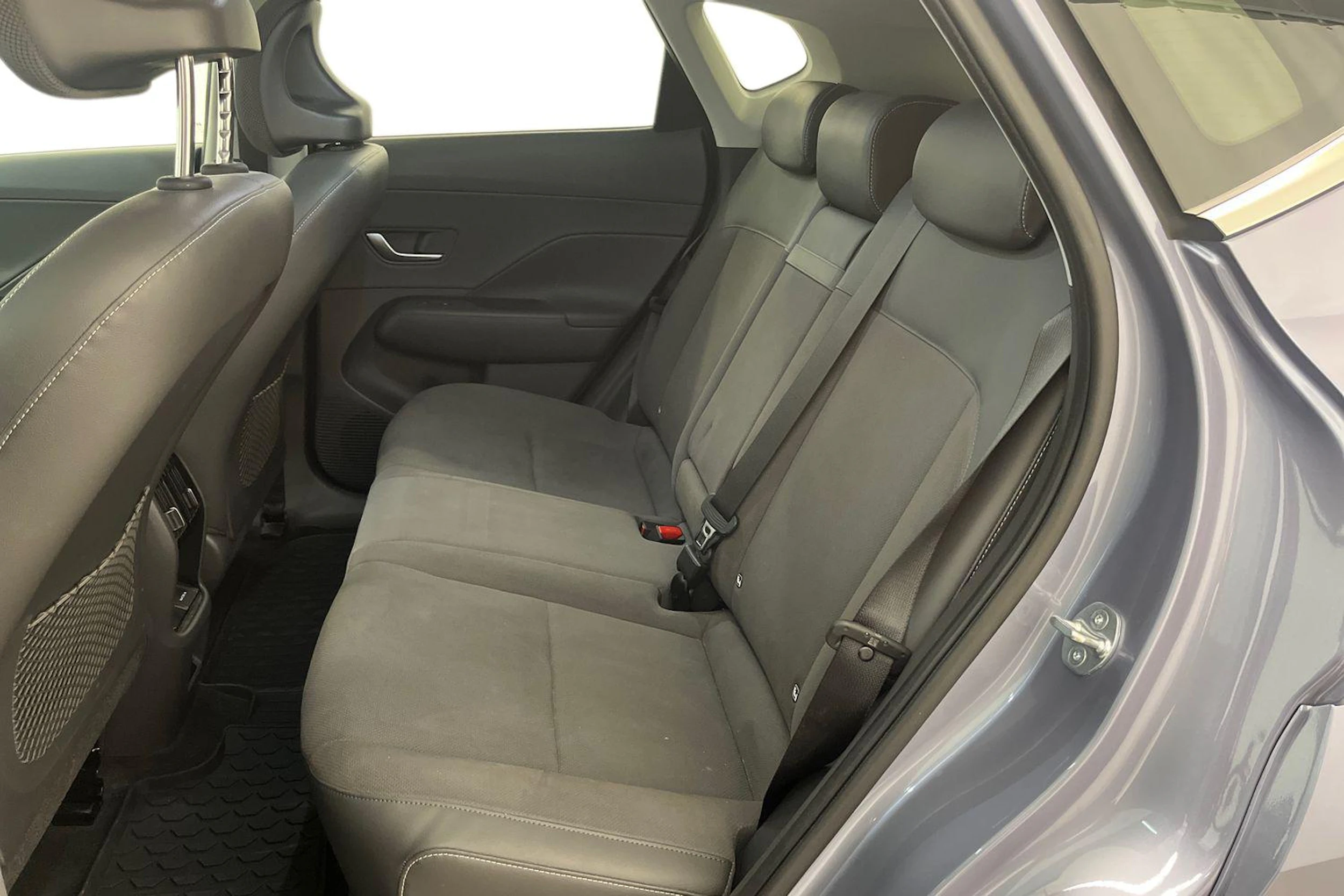 sininen Hyundai KONA Electric 2024 kuva 8.