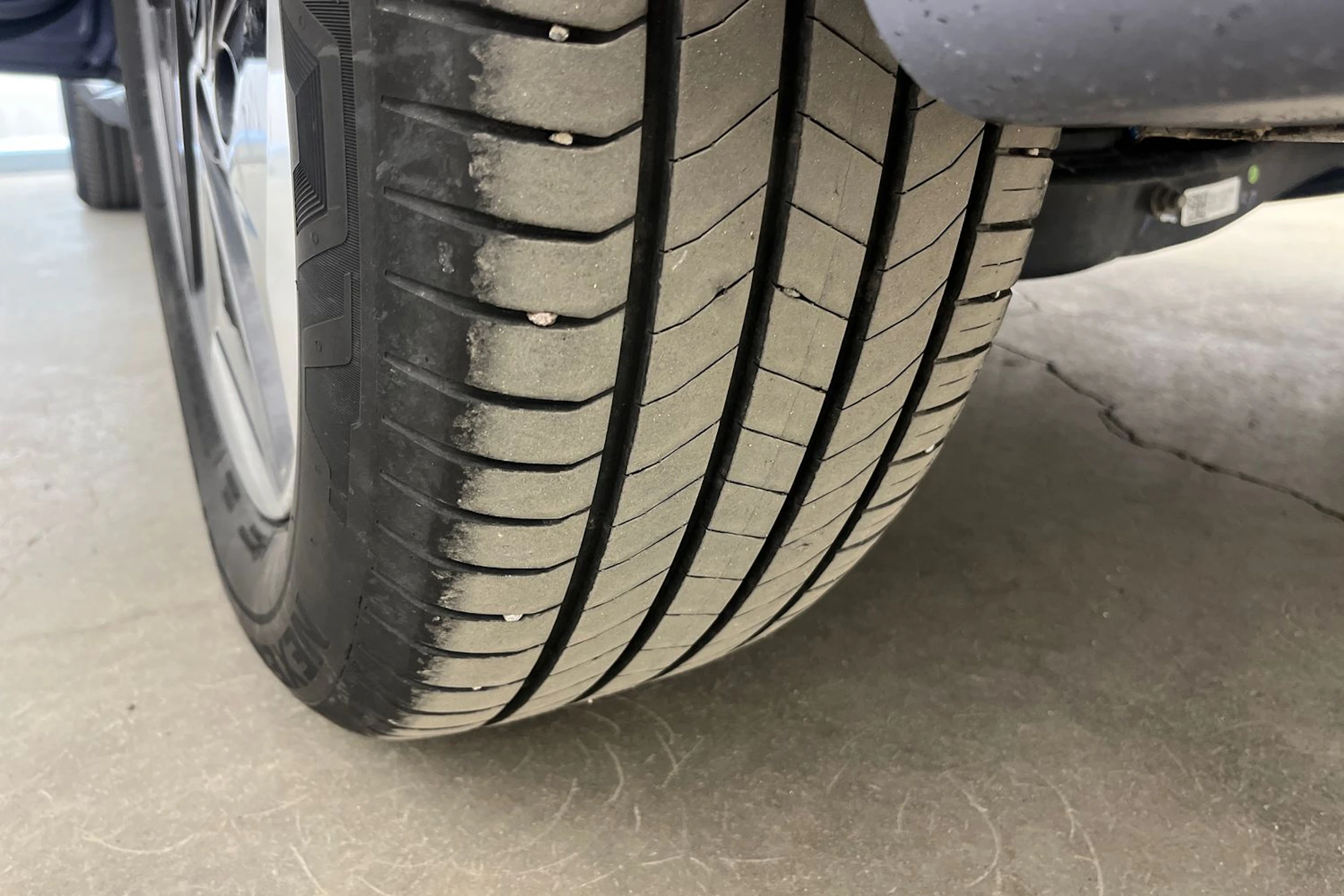 sininen Hyundai KONA Electric 2024 kuva 10.