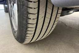 sininen Hyundai KONA Electric 2024 kuva 10.