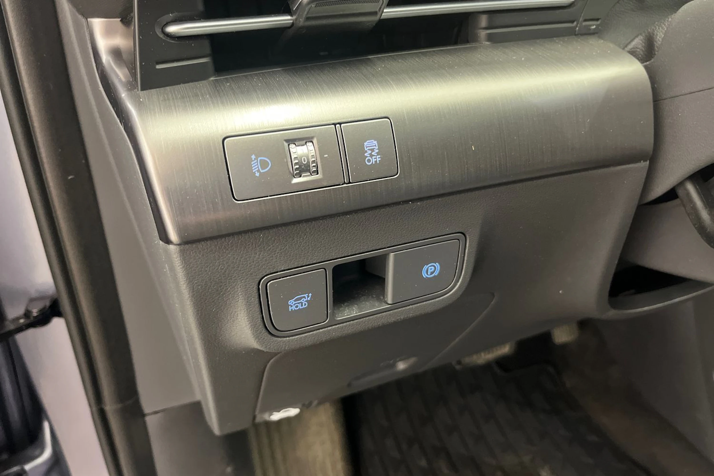 sininen Hyundai KONA Electric 2024 kuva 11.