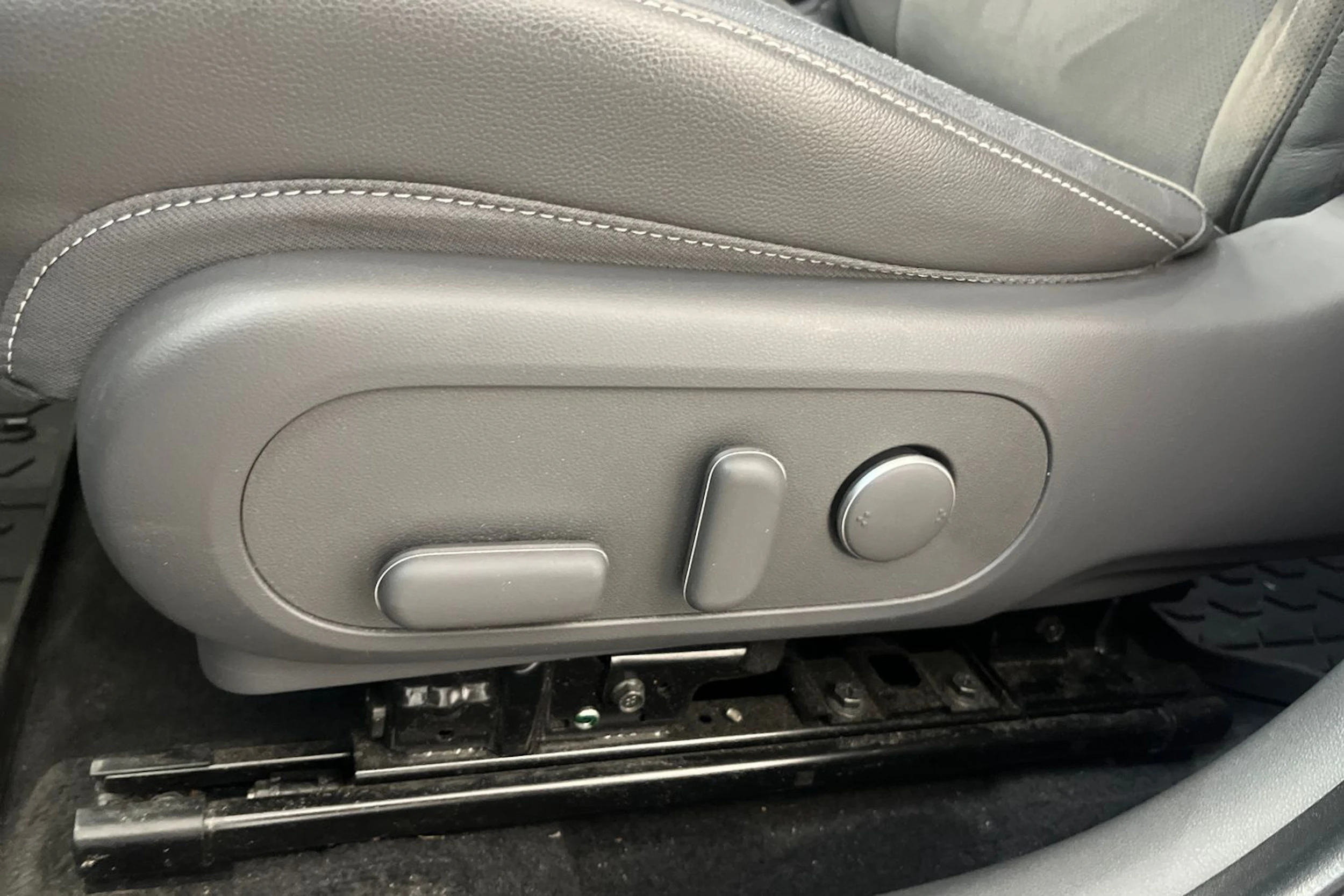 sininen Hyundai KONA Electric 2024 kuva 19.