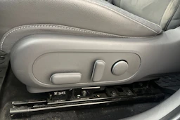 sininen Hyundai KONA Electric 2024 kuva 19.