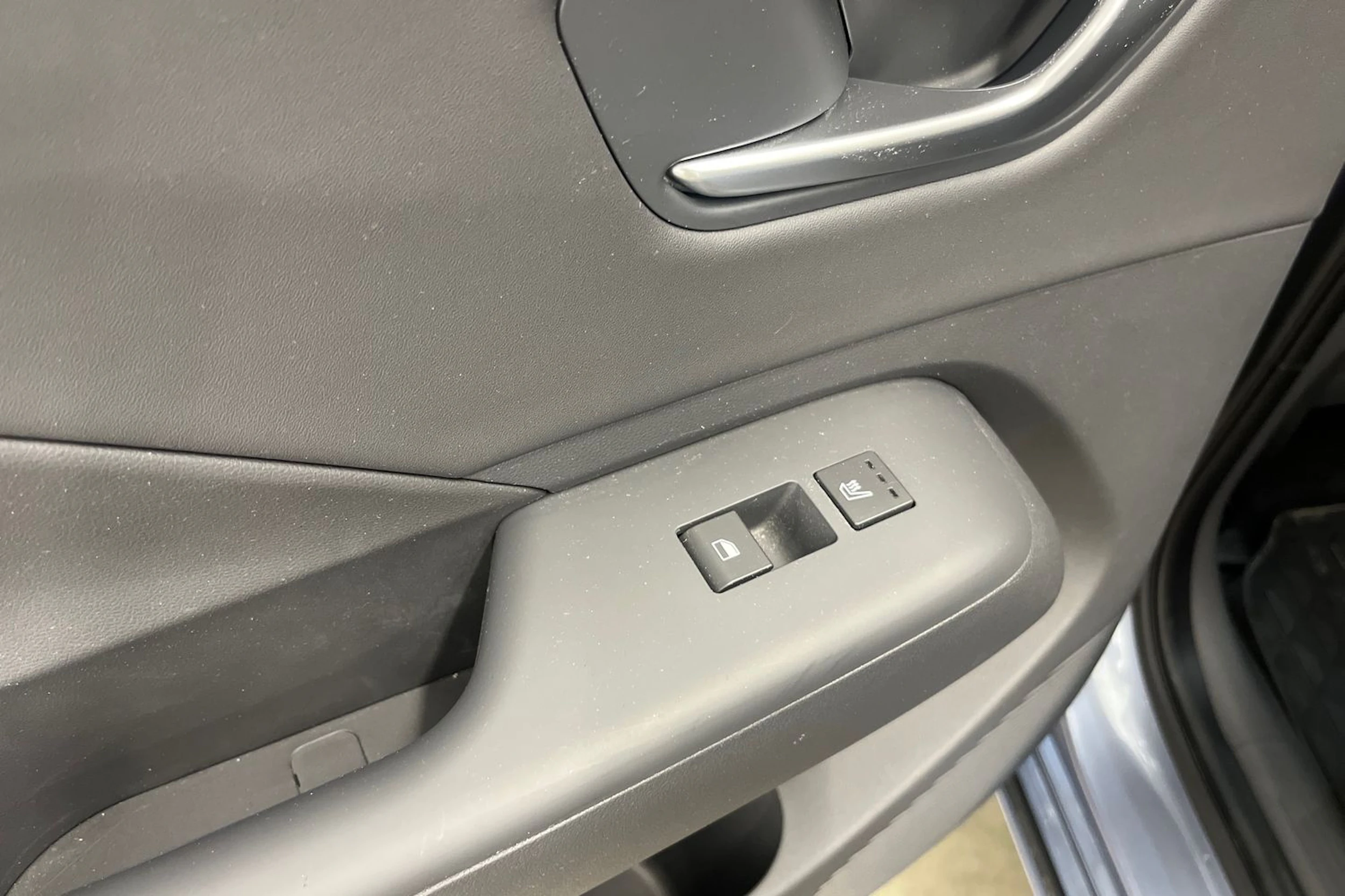 sininen Hyundai KONA Electric 2024 kuva 23.