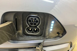 sininen Hyundai KONA Electric 2024 kuva 27.