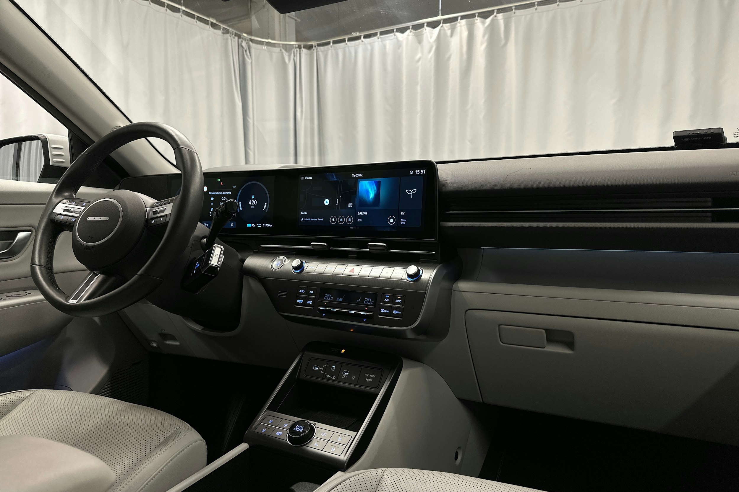 harmaa Hyundai KONA Electric 2024 kuva 14.