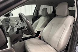 harmaa Hyundai KONA Electric 2024 kuva 16.