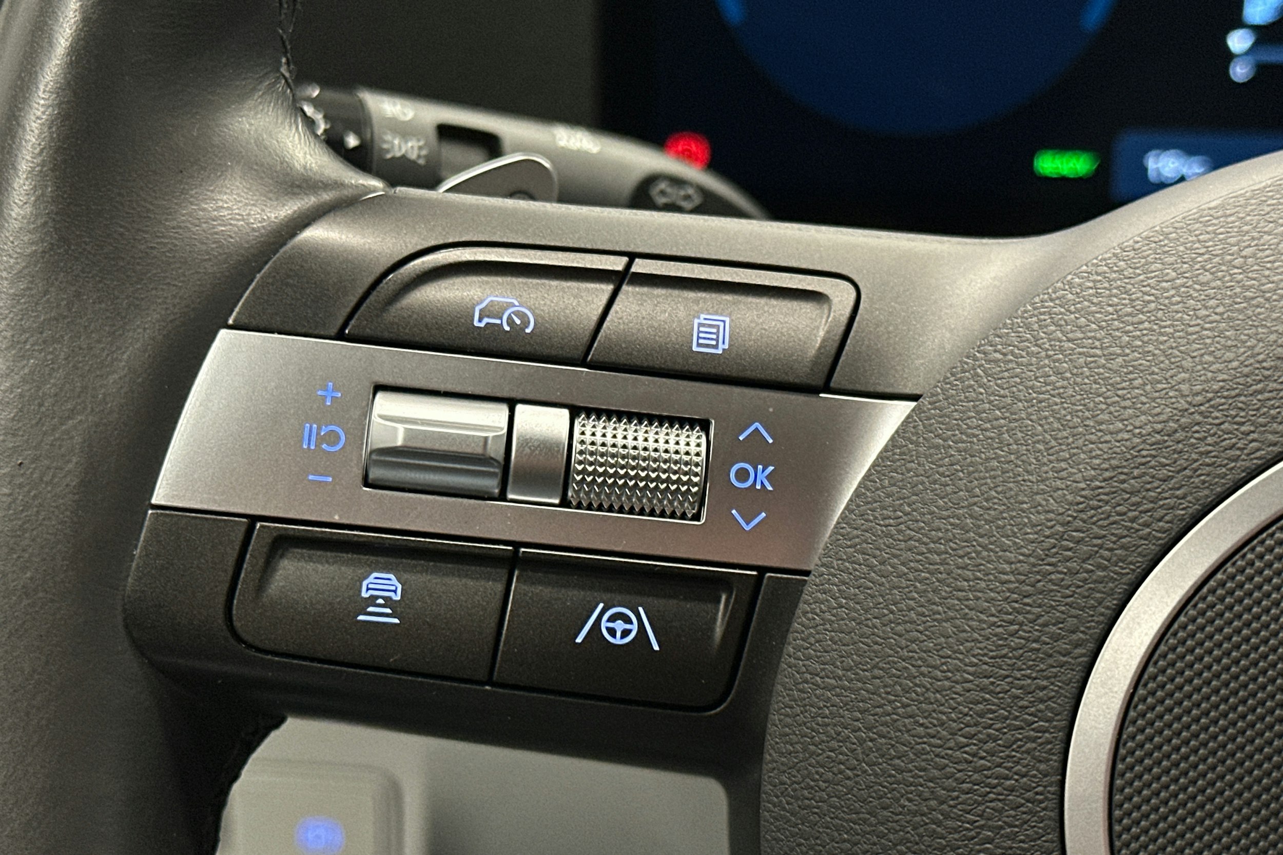 harmaa Hyundai KONA Electric 2024 kuva 19.
