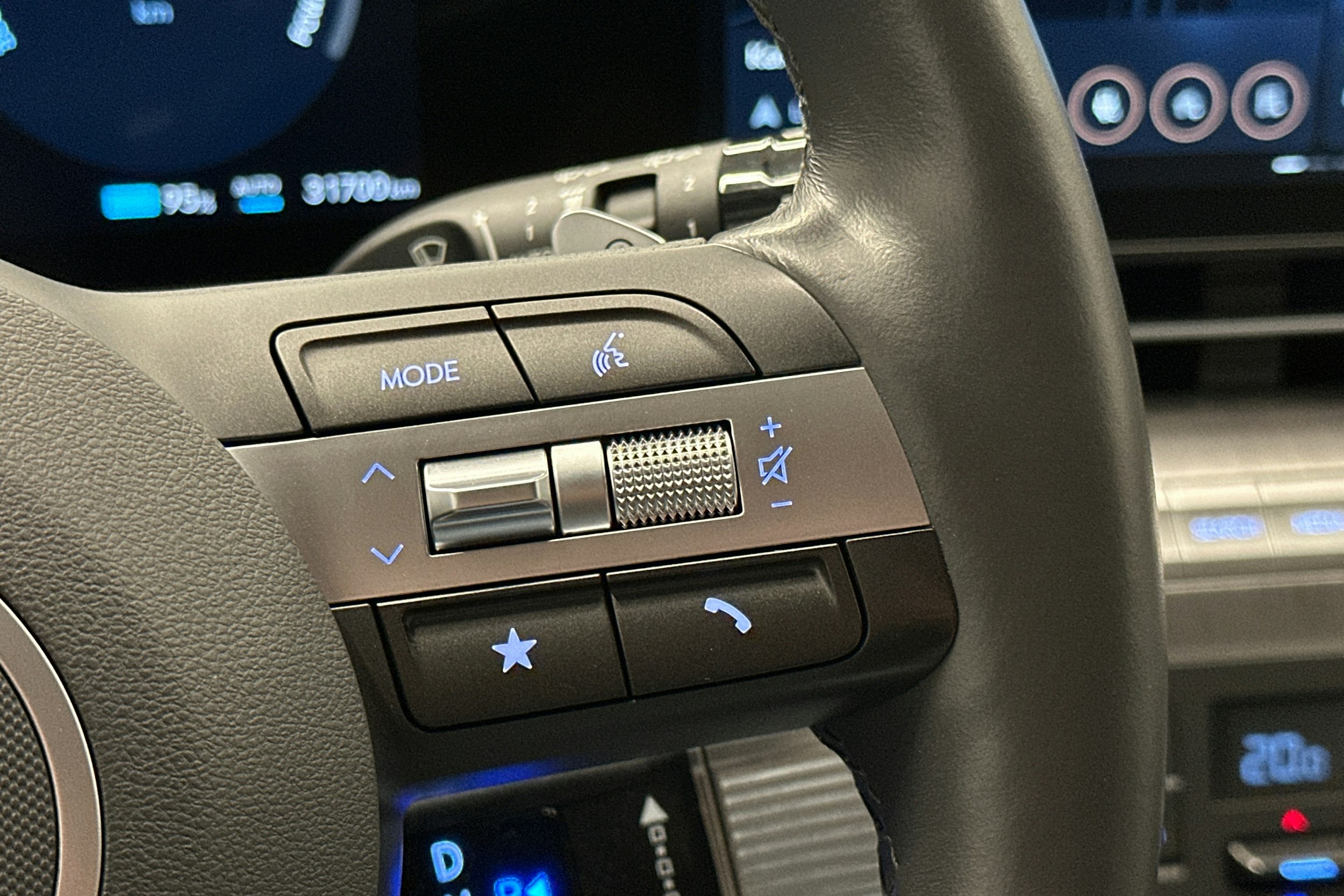 harmaa Hyundai KONA Electric 2024 kuva 20.