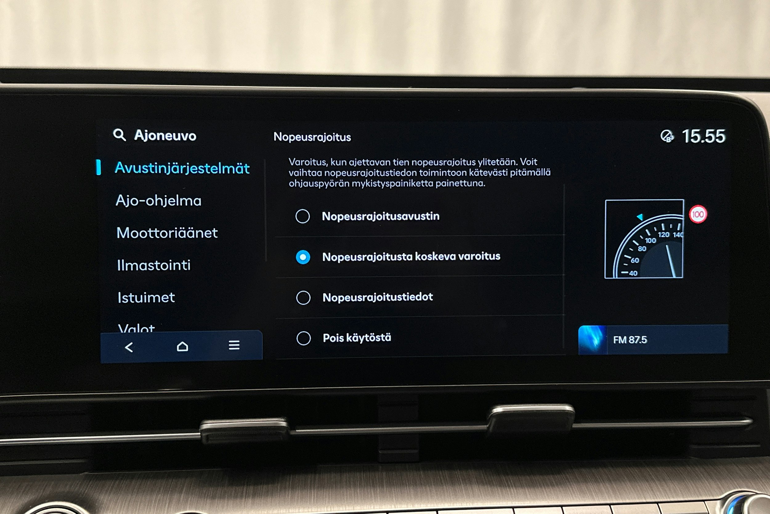harmaa Hyundai KONA Electric 2024 kuva 28.