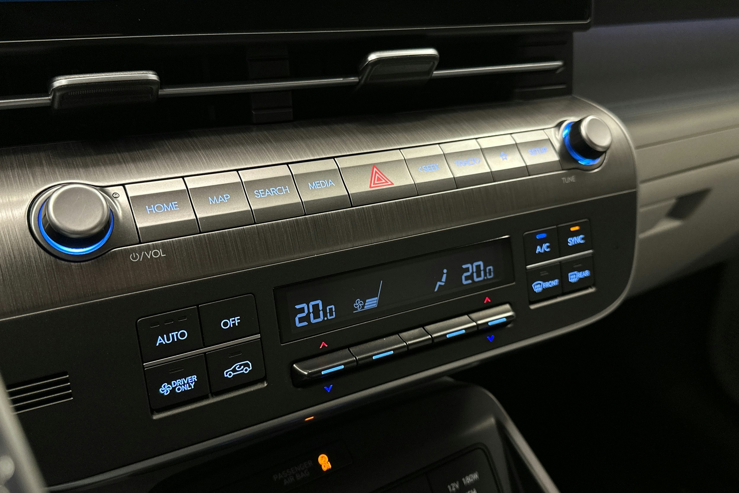 harmaa Hyundai KONA Electric 2024 kuva 37.