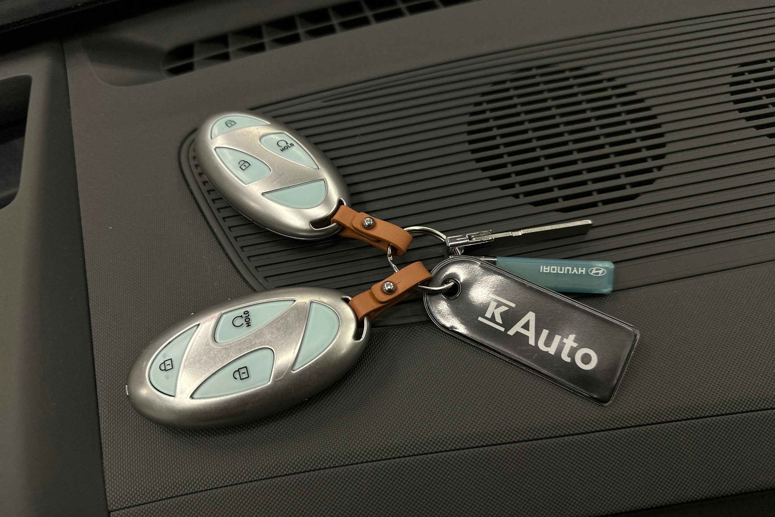 harmaa Hyundai KONA Electric 2024 kuva 39.
