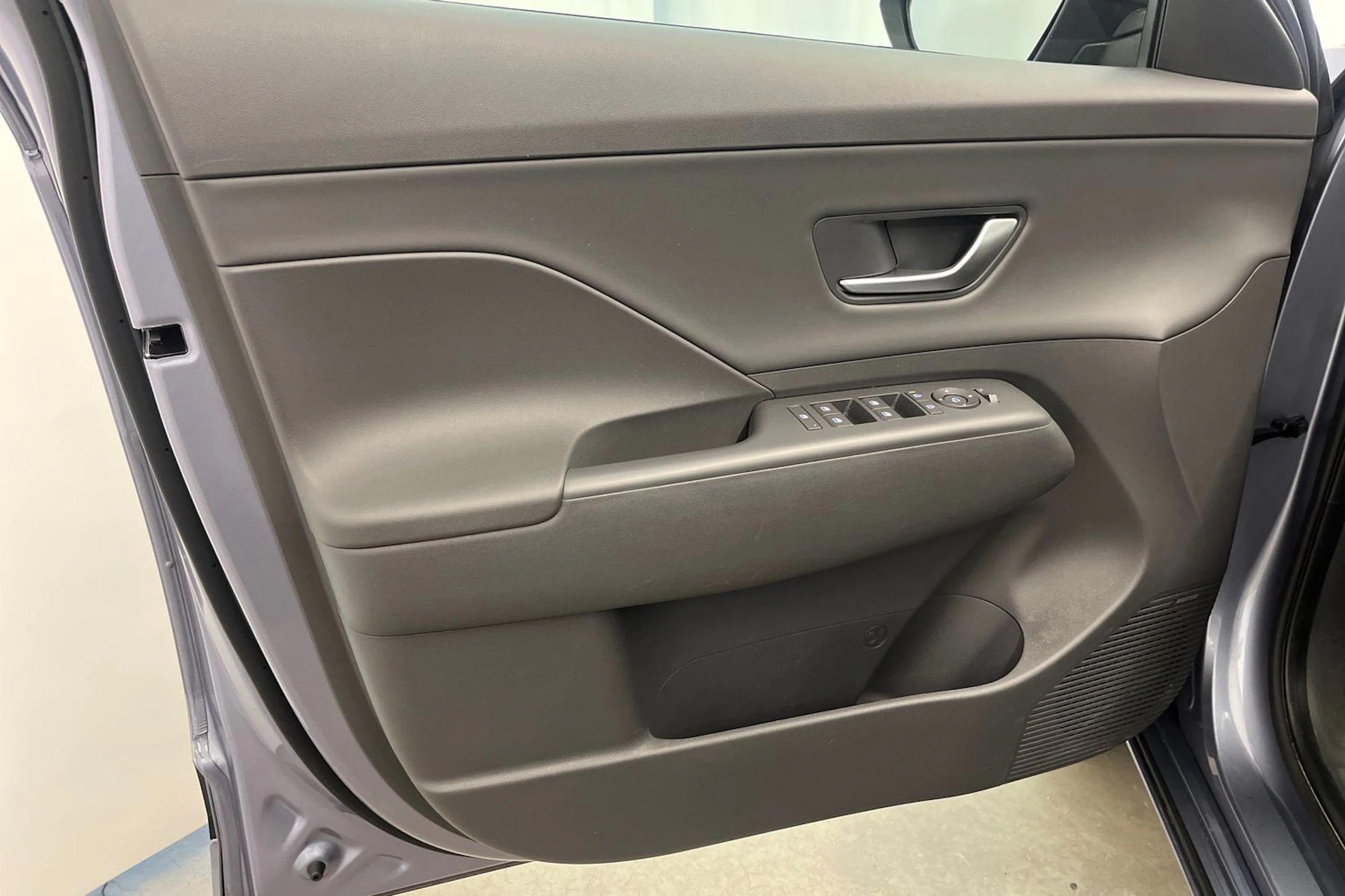 sininen Hyundai KONA Electric 2024 kuva 11.