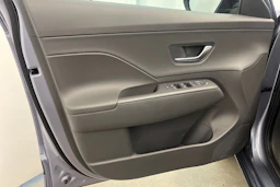 sininen Hyundai KONA Electric 2024 kuva 11.