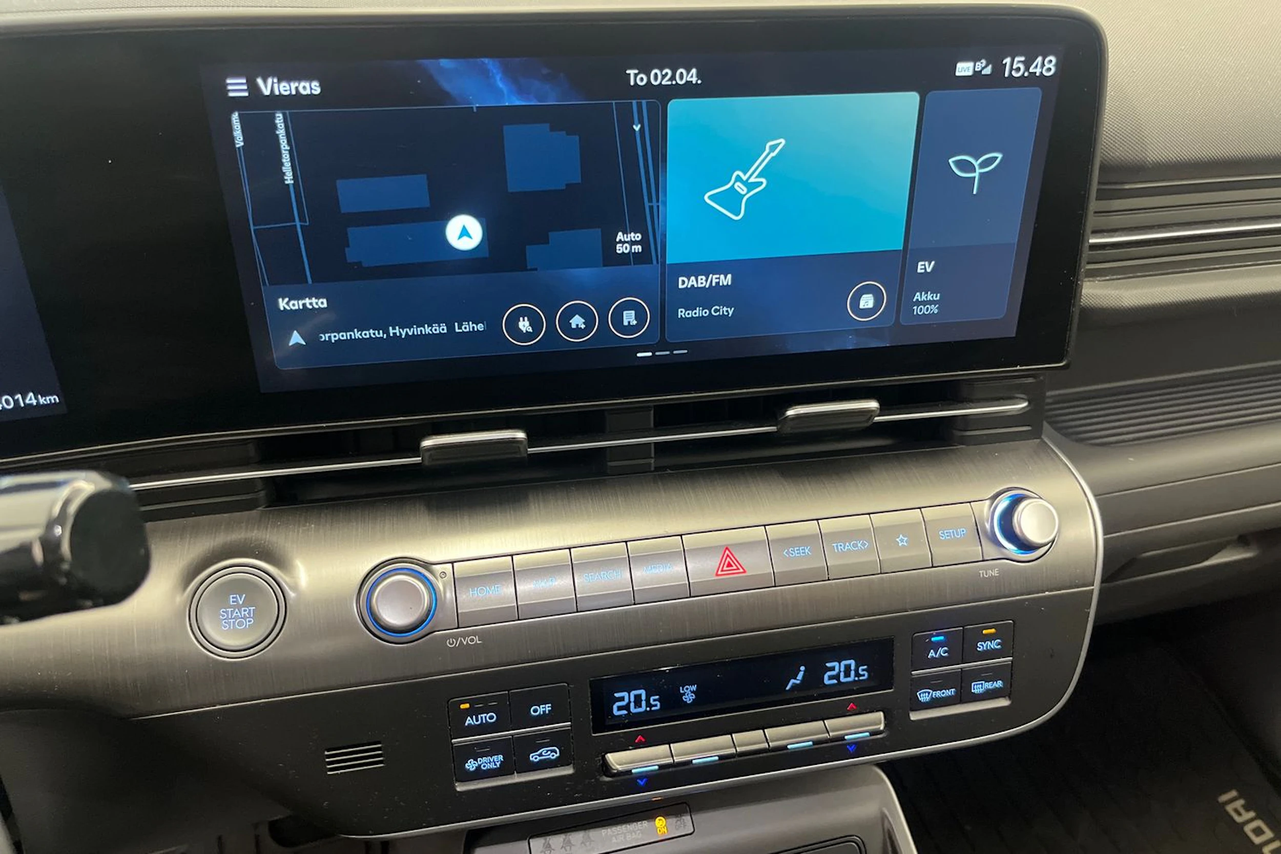 sininen Hyundai KONA Electric 2024 kuva 15.