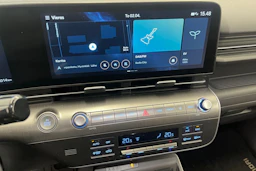 sininen Hyundai KONA Electric 2024 kuva 15.