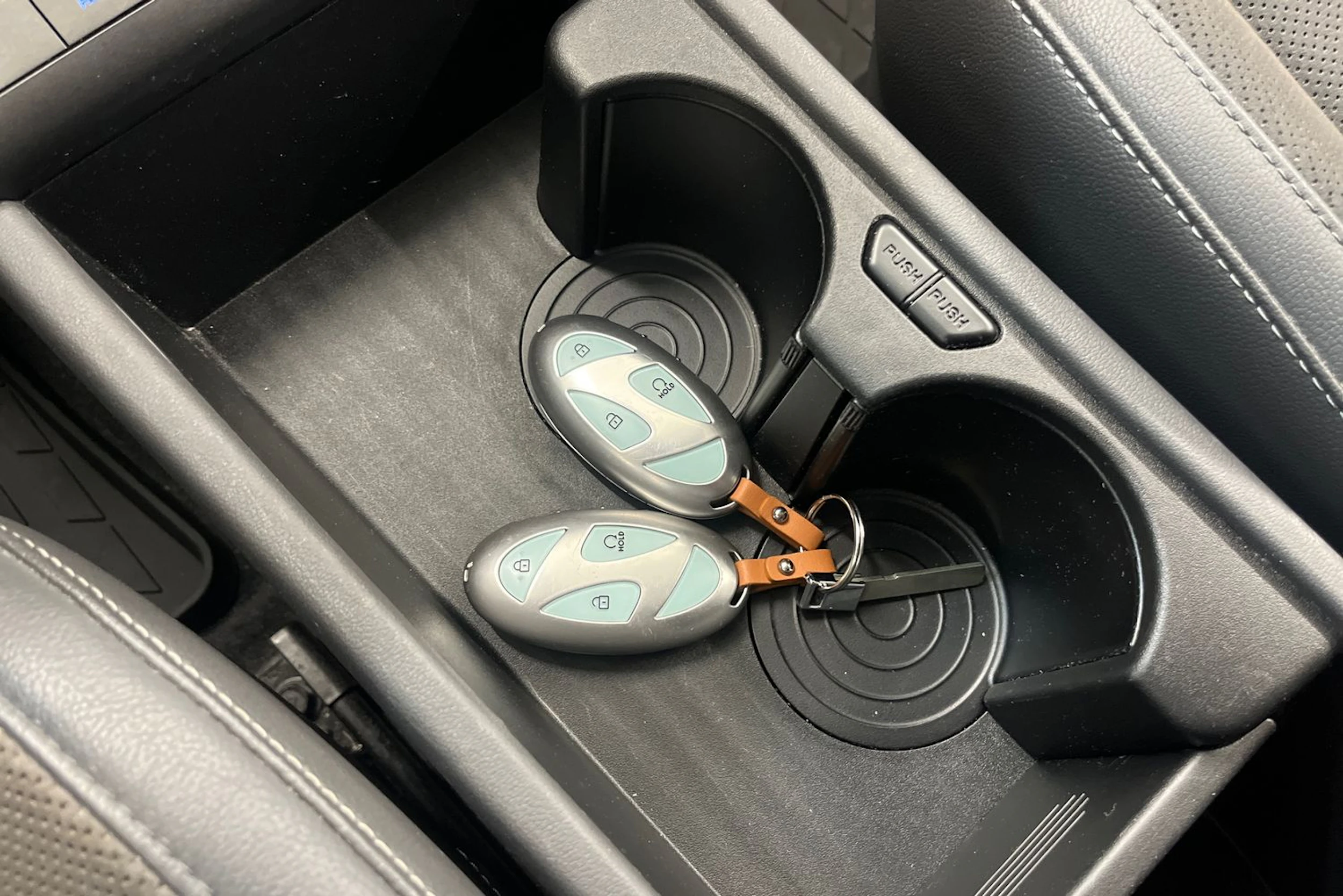 sininen Hyundai KONA Electric 2024 kuva 19.
