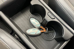sininen Hyundai KONA Electric 2024 kuva 19.