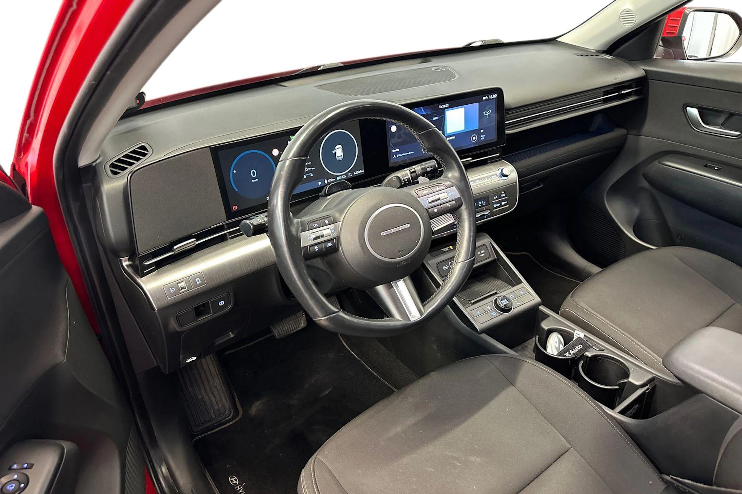 punainen Hyundai KONA Electric 2024 kuva 6.