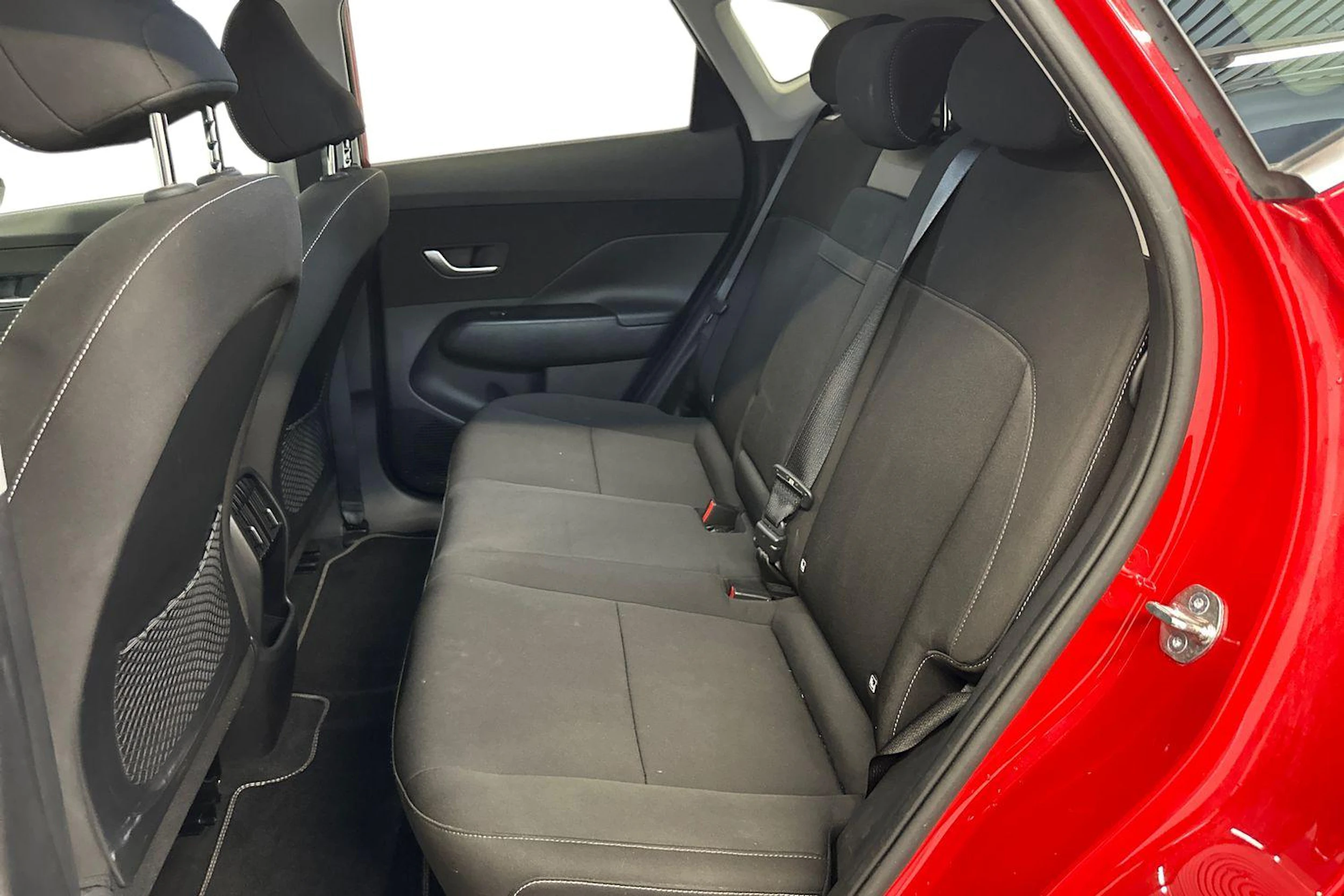 punainen Hyundai KONA Electric 2024 kuva 8.