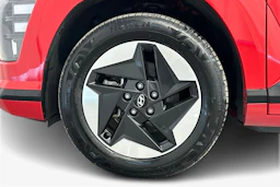 punainen Hyundai KONA Electric 2024 kuva 9.