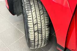 punainen Hyundai KONA Electric 2024 kuva 10.