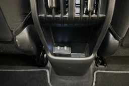 punainen Hyundai KONA Electric 2024 kuva 12.