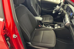 punainen Hyundai KONA Electric 2024 kuva 13.