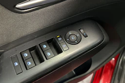 punainen Hyundai KONA Electric 2024 kuva 14.