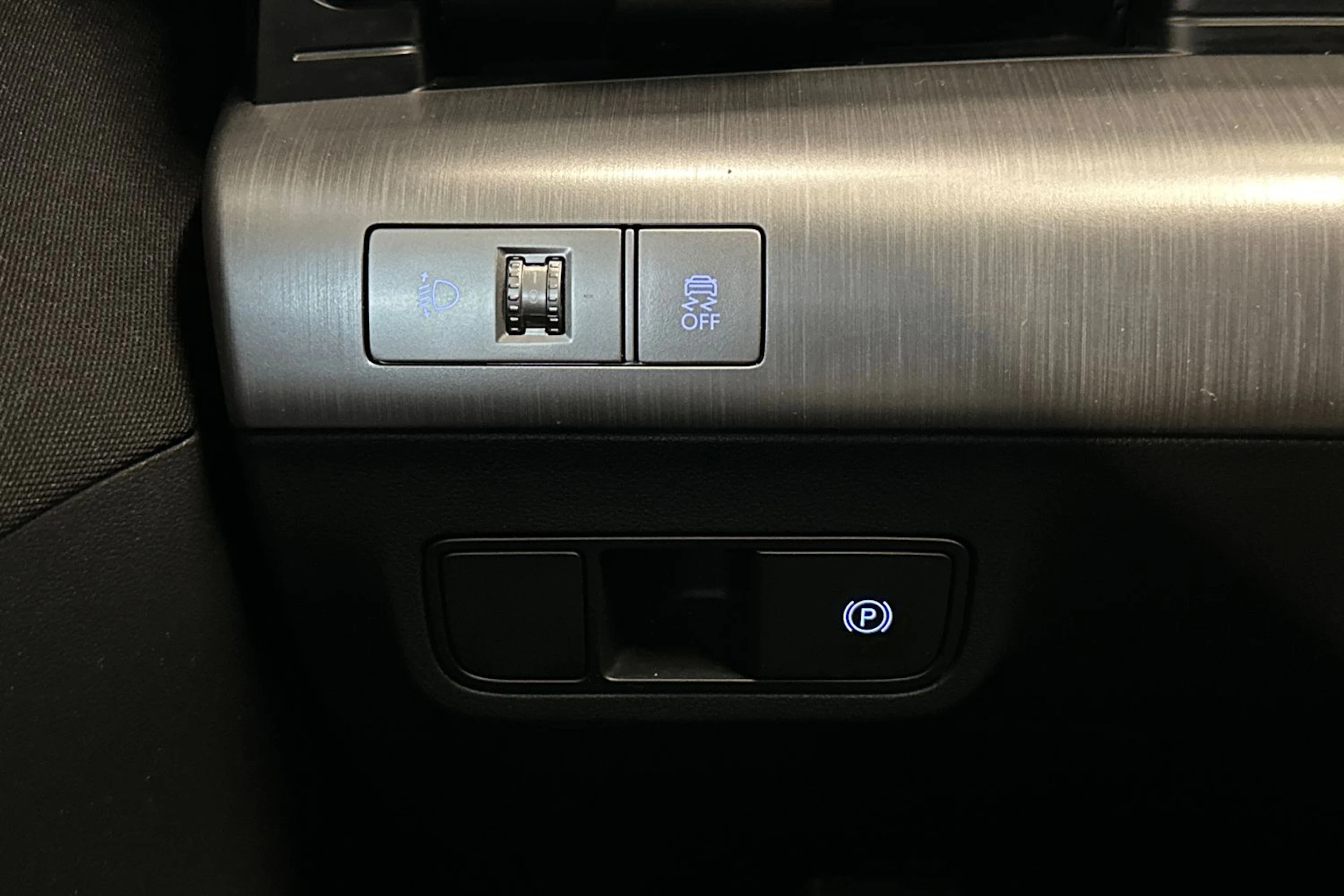 punainen Hyundai KONA Electric 2024 kuva 15.