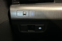 punainen Hyundai KONA Electric 2024 kuva 15.