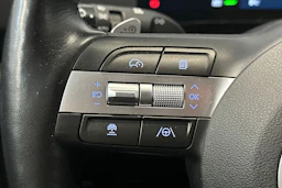 punainen Hyundai KONA Electric 2024 kuva 17.