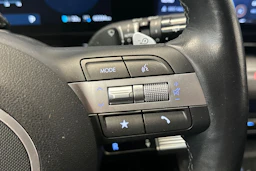 punainen Hyundai KONA Electric 2024 kuva 18.