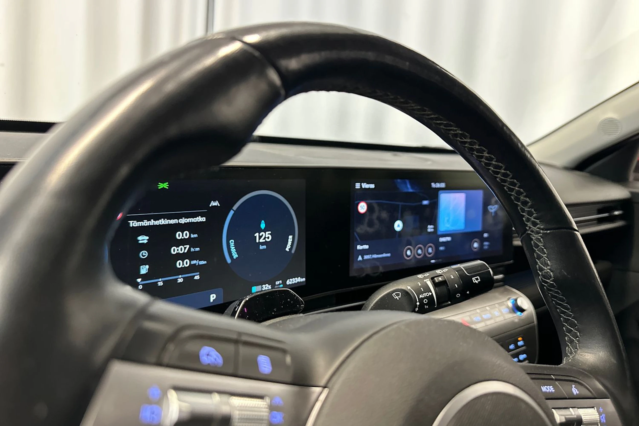 punainen Hyundai KONA Electric 2024 kuva 22.