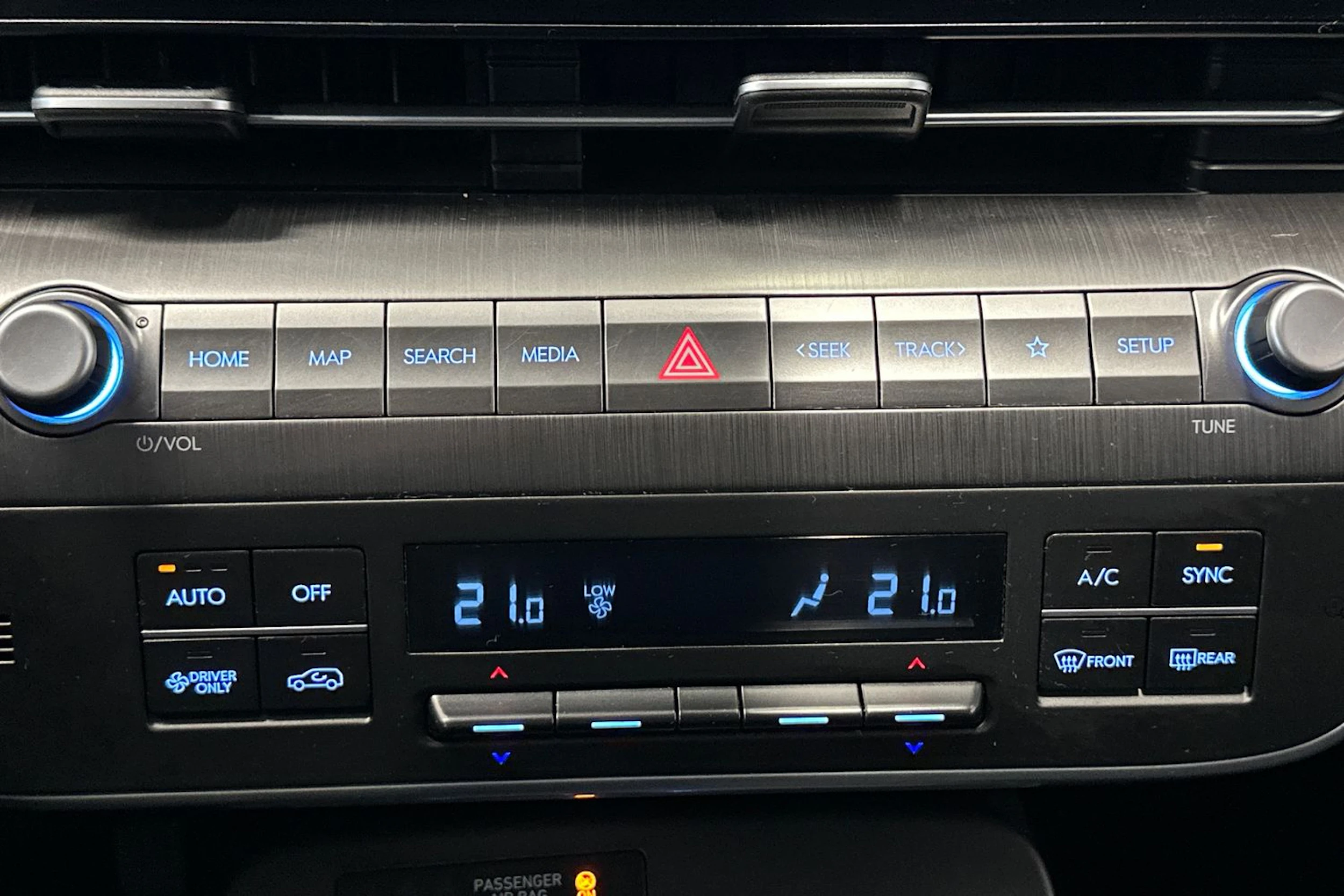 punainen Hyundai KONA Electric 2024 kuva 23.