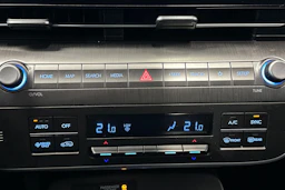 punainen Hyundai KONA Electric 2024 kuva 23.