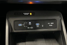 punainen Hyundai KONA Electric 2024 kuva 24.