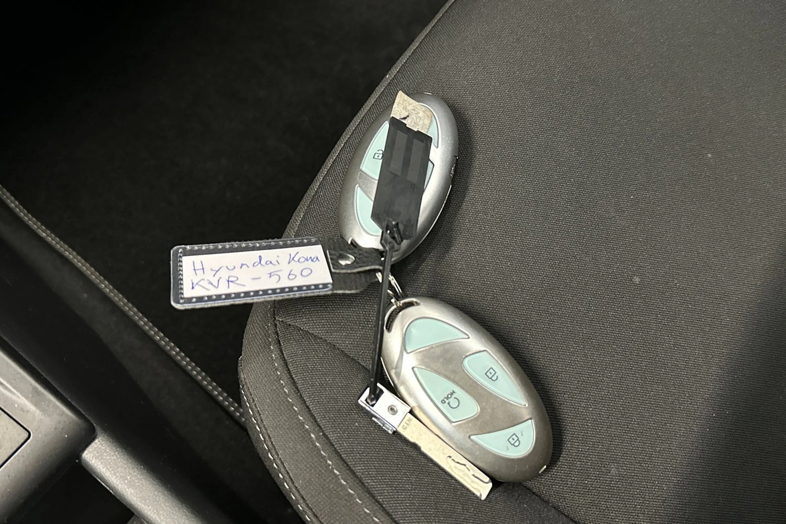 punainen Hyundai KONA Electric 2024 kuva 26.