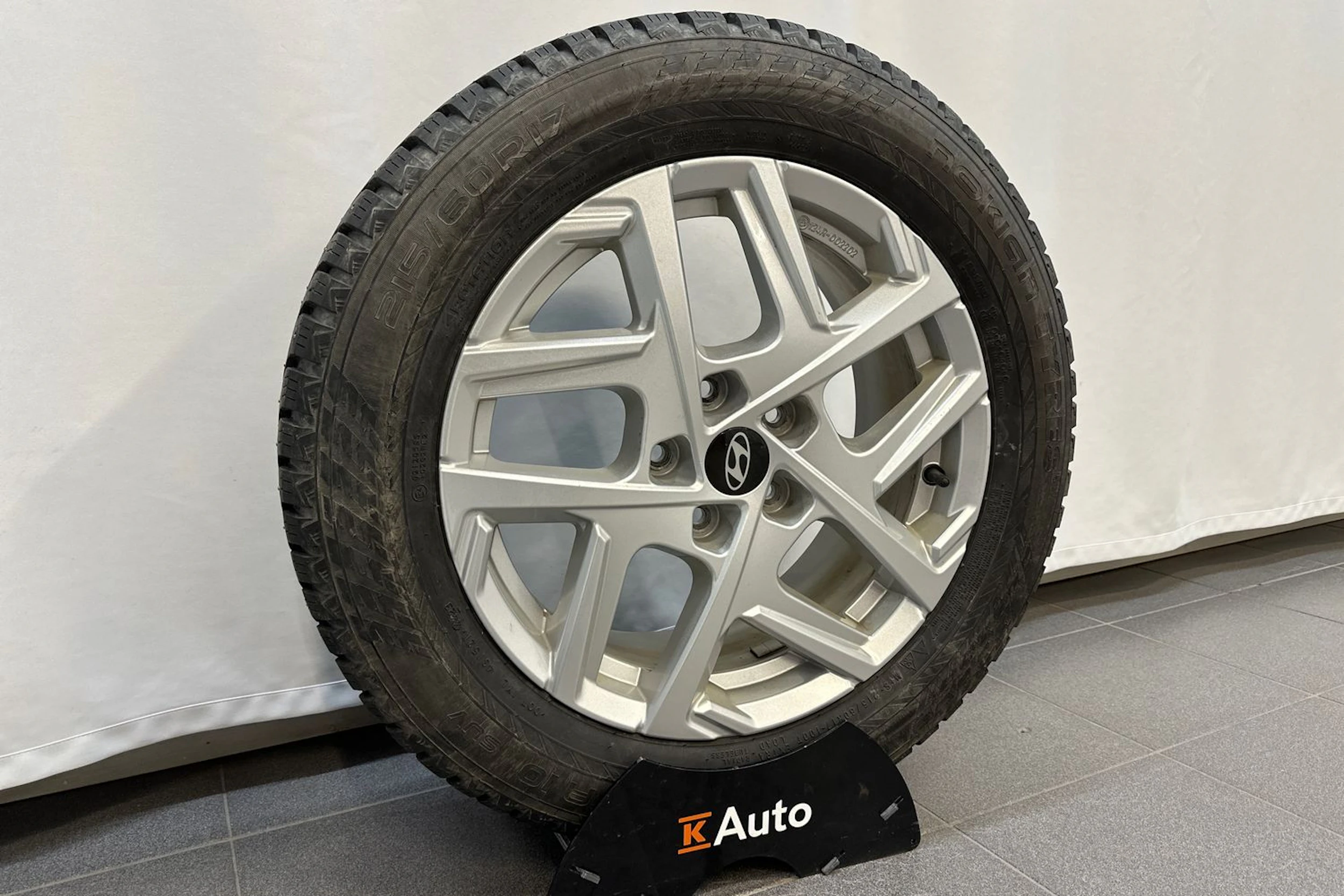 punainen Hyundai KONA Electric 2024 kuva 31.